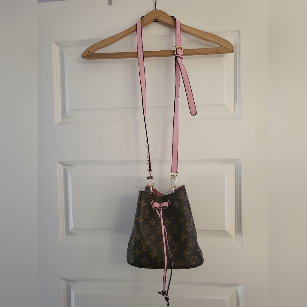 Mini bucket bag